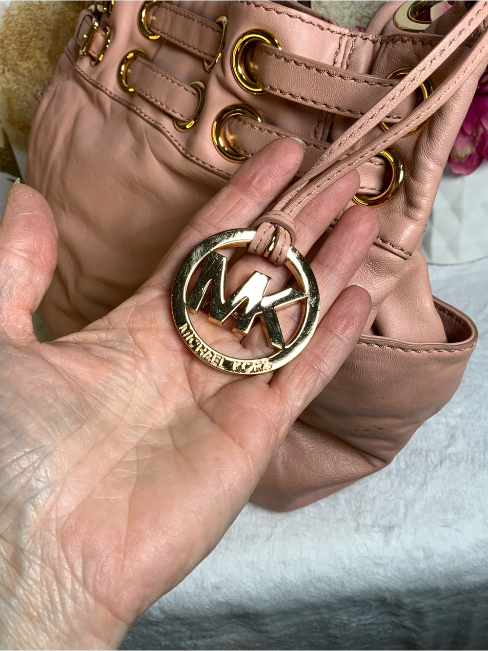 Michael Kors Blush Pink Leather Shoulder Bag with Gold Hardware - Picture 5 of 8